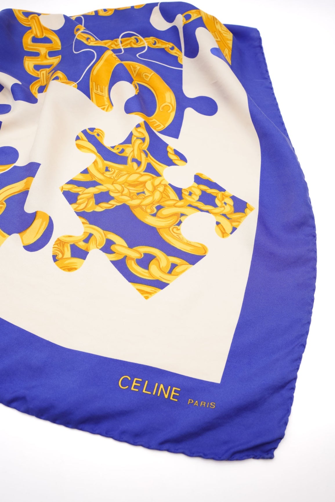 Seidentuch, Celine